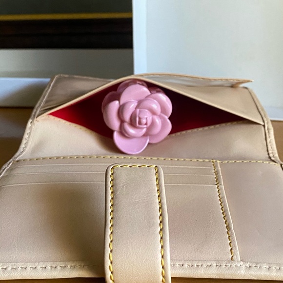 Dooney & Bourke Rare Rainbow Monogram Y2K It Girl Wallet - Picture 11 of 13